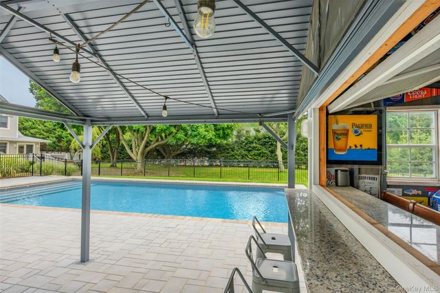 300 Private Road 8, Cutchogue, NY 11935
