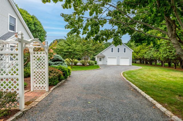 300 Private Road 8, Cutchogue, NY 11935