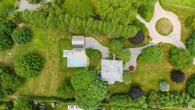 300 Private Road 8, Cutchogue, NY 11935