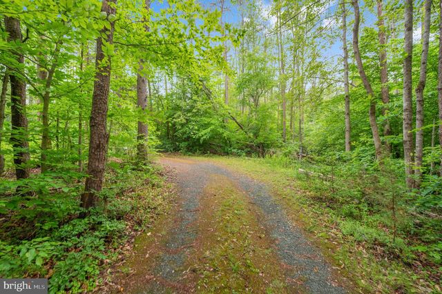 303 PINE DR, Louisa, VA 23093