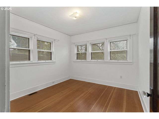 309 WASHINGTON St, Oregon City, OR 97045