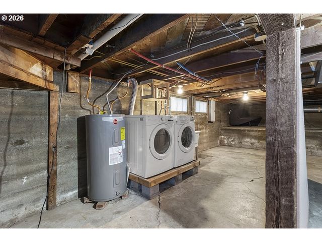 309 WASHINGTON St, Oregon City, OR 97045