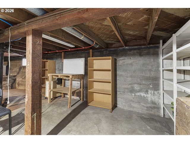 309 WASHINGTON St, Oregon City, OR 97045