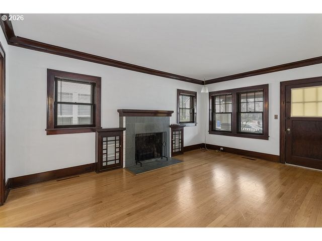 309 WASHINGTON St, Oregon City, OR 97045