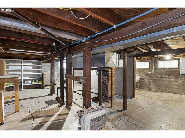 309 WASHINGTON St, Oregon City, OR 97045