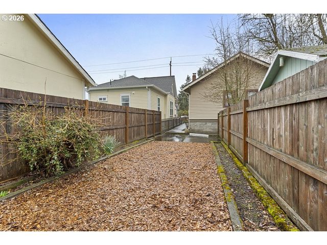 309 WASHINGTON St, Oregon City, OR 97045