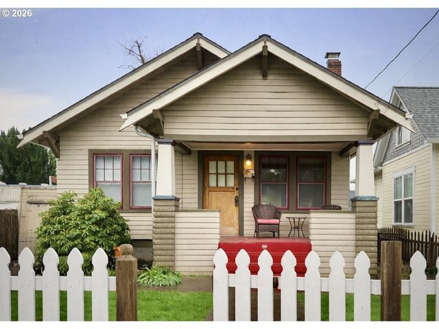 309 WASHINGTON St, Oregon City, OR 97045