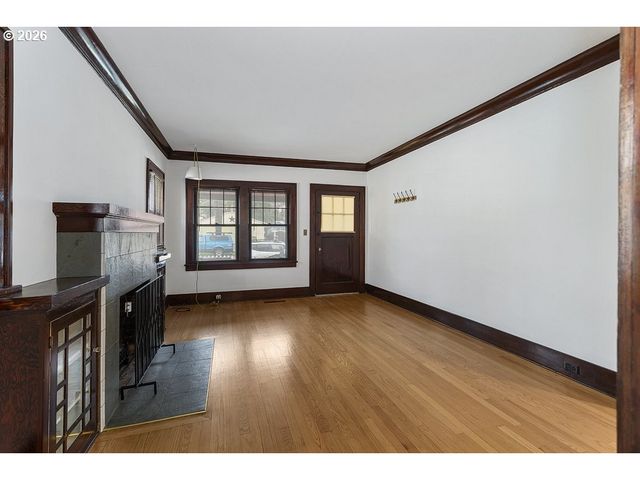 309 WASHINGTON St, Oregon City, OR 97045