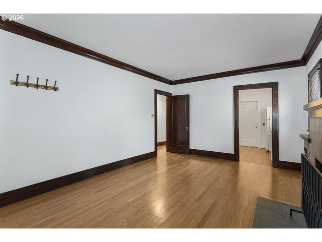 309 WASHINGTON St, Oregon City, OR 97045