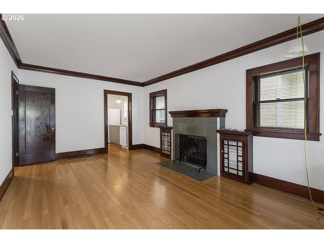 309 WASHINGTON St, Oregon City, OR 97045