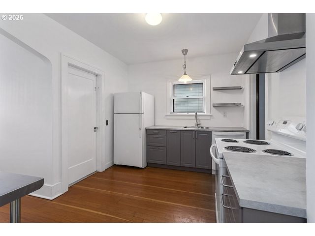 309 WASHINGTON St, Oregon City, OR 97045