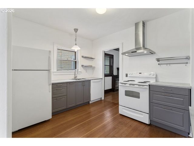 309 WASHINGTON St, Oregon City, OR 97045