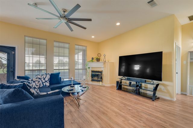 700 E Little Creek Road, Cedar Hill, TX 75104