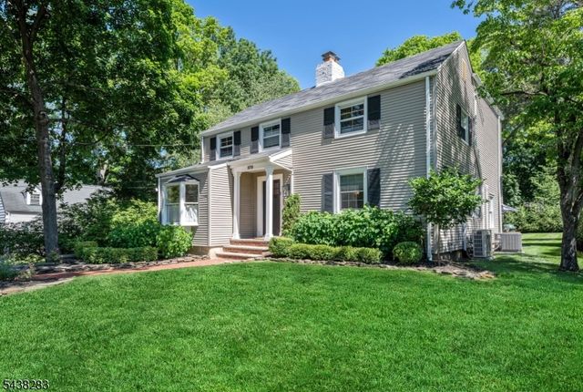 979 Salem Ln, Ridgewood Village, NJ 07450