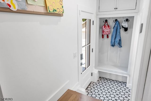 979 Salem Ln, Ridgewood Village, NJ 07450