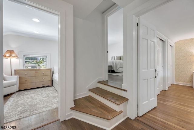 979 Salem Ln, Ridgewood Village, NJ 07450