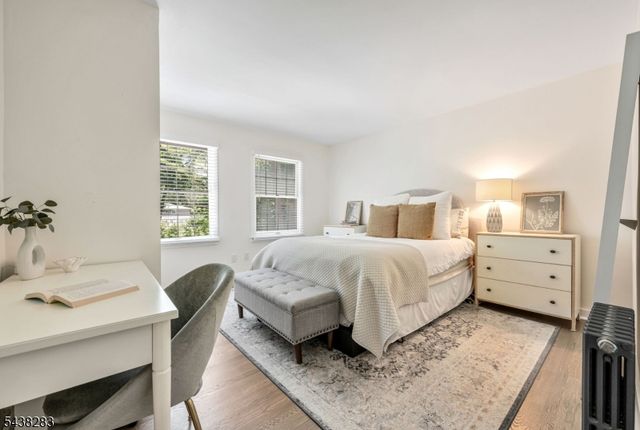 979 Salem Ln, Ridgewood Village, NJ 07450