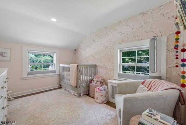 979 Salem Ln, Ridgewood Village, NJ 07450