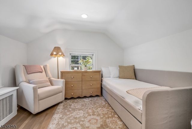 979 Salem Ln, Ridgewood Village, NJ 07450