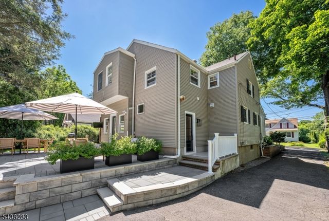 979 Salem Ln, Ridgewood Village, NJ 07450