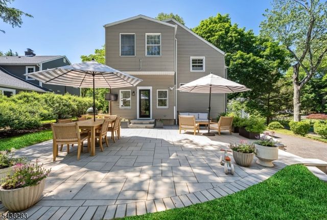 979 Salem Ln, Ridgewood Village, NJ 07450
