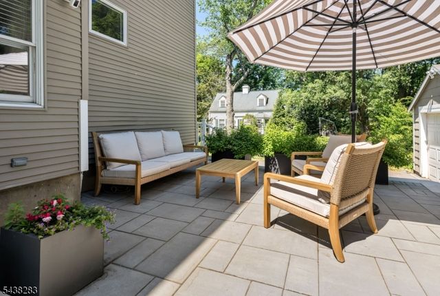 979 Salem Ln, Ridgewood Village, NJ 07450
