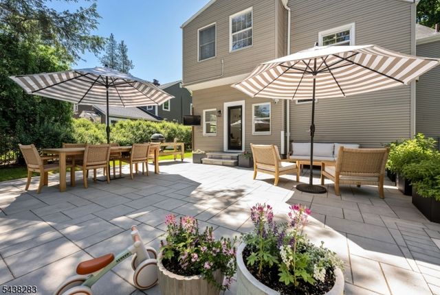 979 Salem Ln, Ridgewood Village, NJ 07450