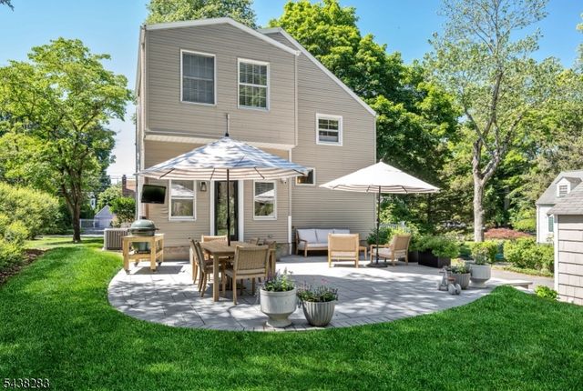 979 Salem Ln, Ridgewood Village, NJ 07450