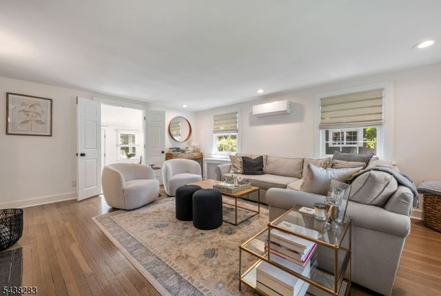 979 Salem Ln, Ridgewood Village, NJ 07450