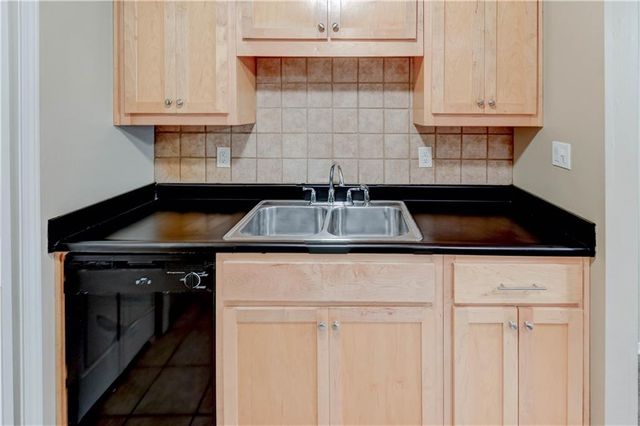 4157 Roanoke Road 2, Kansas City, MO 64111