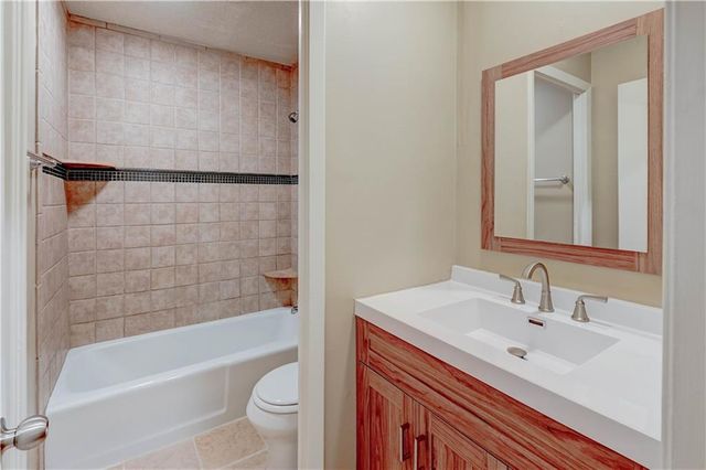 4157 Roanoke Road 2, Kansas City, MO 64111