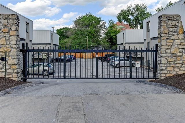 4157 Roanoke Road 2, Kansas City, MO 64111