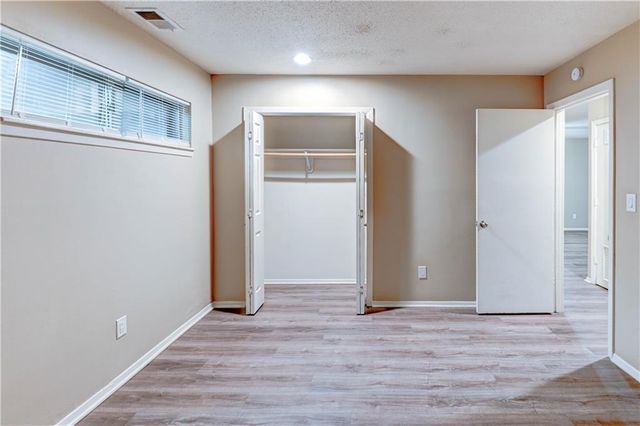 4157 Roanoke Road 2, Kansas City, MO 64111