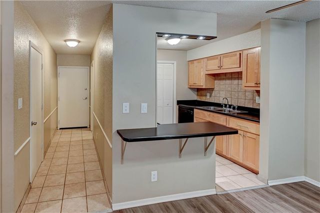 4157 Roanoke Road 2, Kansas City, MO 64111