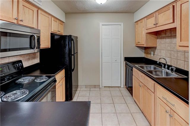 4157 Roanoke Road 2, Kansas City, MO 64111