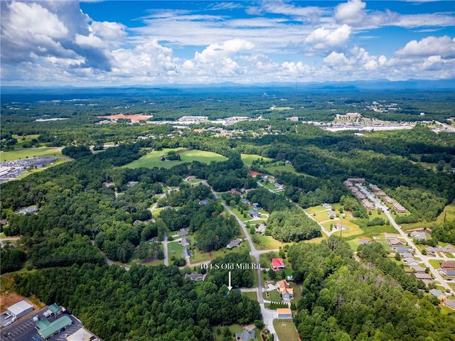 404 S Old Mill Road, Seneca, SC 29678