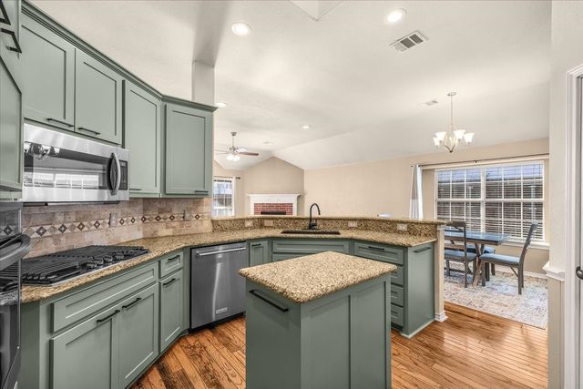 412 Cody Lane, Lewisville, TX 75067