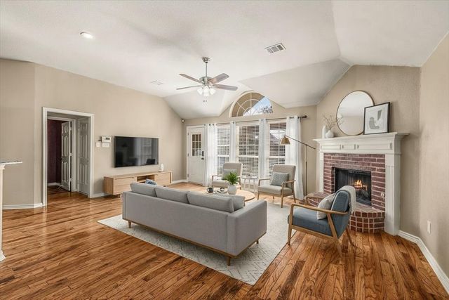 412 Cody Lane, Lewisville, TX 75067