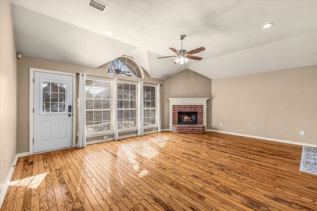 412 Cody Lane, Lewisville, TX 75067