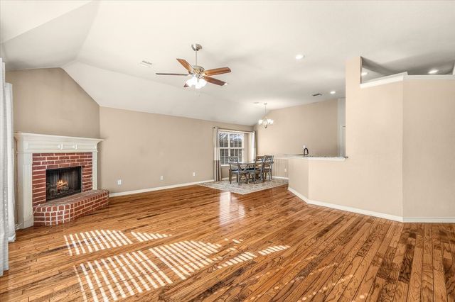 412 Cody Lane, Lewisville, TX 75067