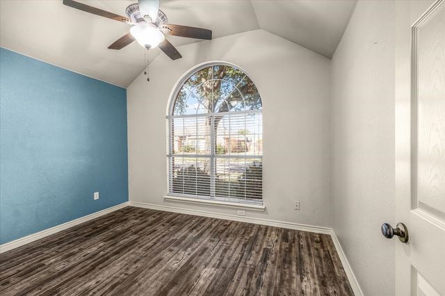 412 Cody Lane, Lewisville, TX 75067