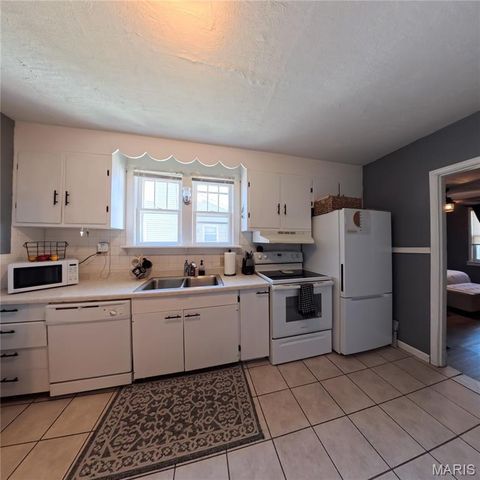 408 E Washington Street, O'fallon, IL 62269