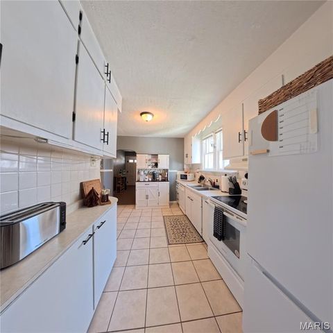 408 E Washington Street, O'fallon, IL 62269