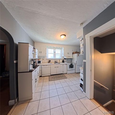 408 E Washington Street, O'fallon, IL 62269