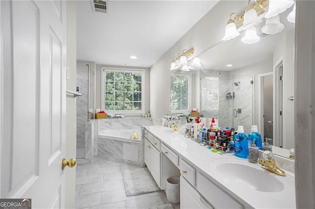 3884 Meandering Way SW, Lilburn, GA 30047