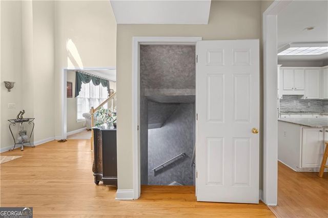 3884 Meandering Way SW, Lilburn, GA 30047