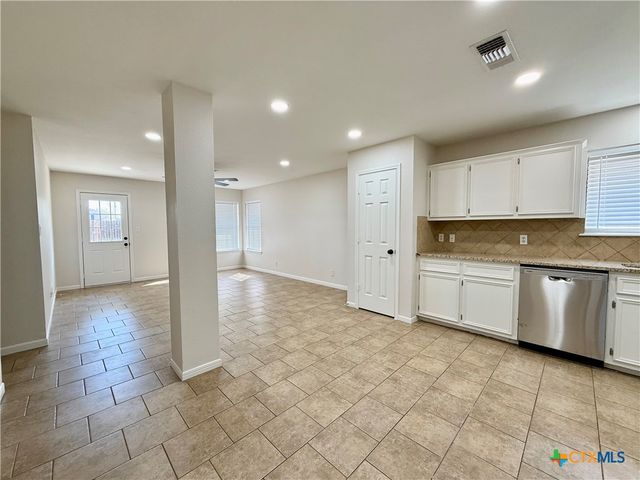 210 Stone Gate Drive, Victoria, TX 77904