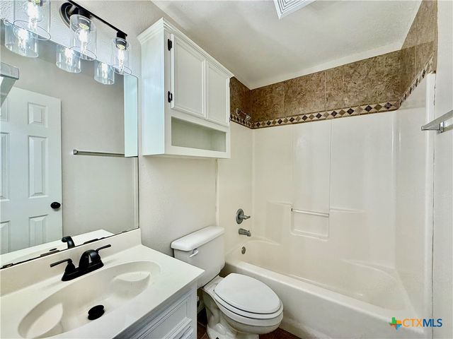 210 Stone Gate Drive, Victoria, TX 77904