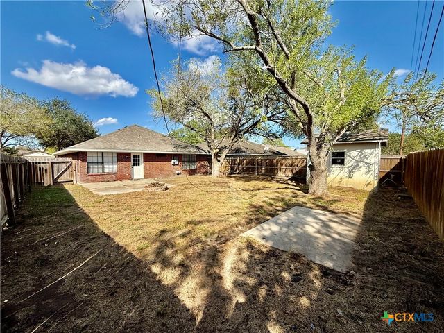 210 Stone Gate Drive, Victoria, TX 77904
