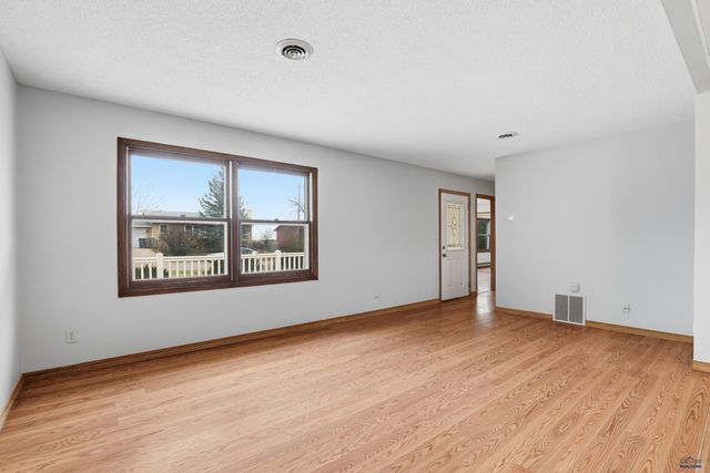 1235 ENNEN DR, Rapid City, SD 57703